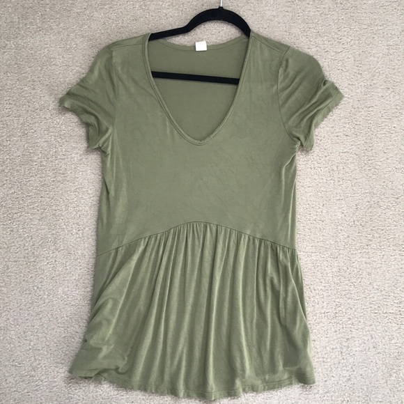 Tops - Olive short sleeve peplum top